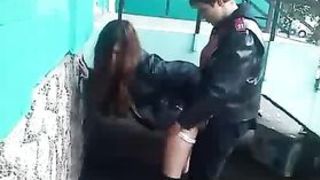 Русский молодой парень трахает раком на камеру свою безотказную подругу