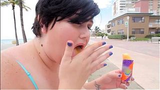 Мужик жестко ебет толстуху раком во время отдыха в Майами