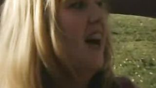 Незнакомый тип трахает зрелую пышку в киску