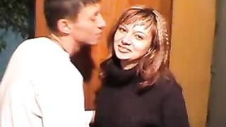Русский секс в ванной с волосатой телкой и соседом
